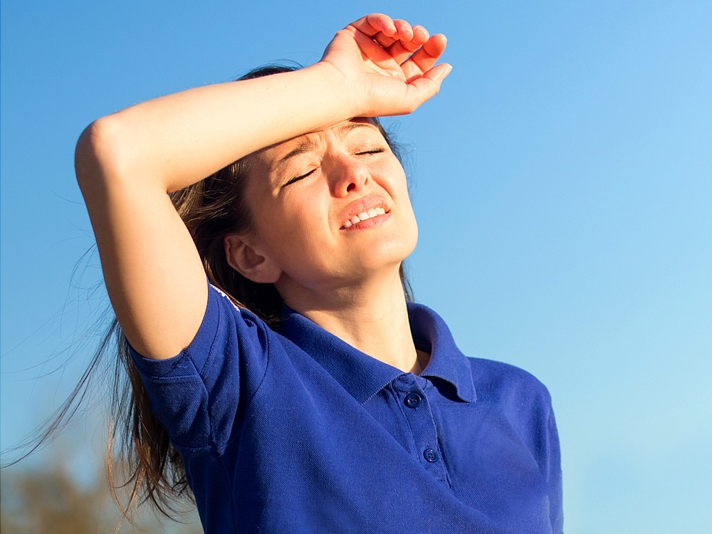 Was Sind Die Symptome Von Sonnenstich? Wie Heilt Er? Was Hilft?