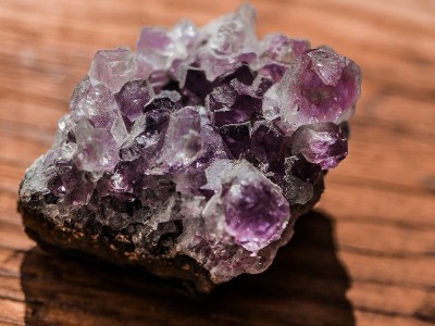 Was Sind Die Eigenschaften Von Amethyst Stein? Ändert es die Farbe? Bedeutung und nutzen