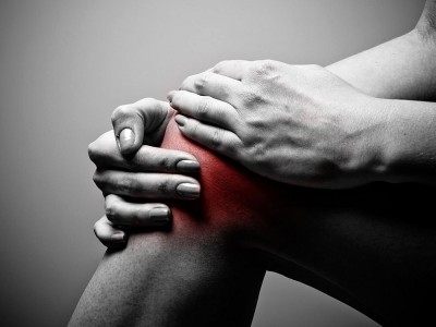 Was Hilft Bei Knieschmerzen? Methoden Der Lösung Zu Hause, Um Knieschmerzen Zu Lindern