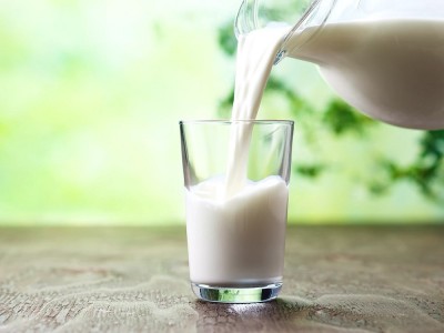 Wie bereitet man eine Milch und Knoblauch Mischung vor? Was Sind Die Vorteile?