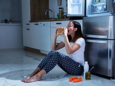 Ist es Nachteile Nachts zu essen? Verursacht es Gewichtszunahme?