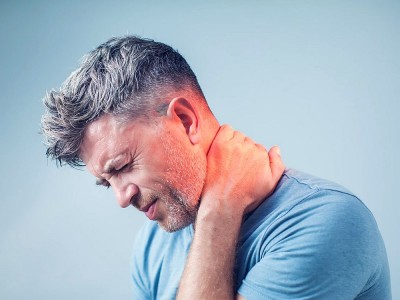 Was Hilft Bei Nackenschmerzen? Was Sind Die Lösungsvorschläge Zu Hause?