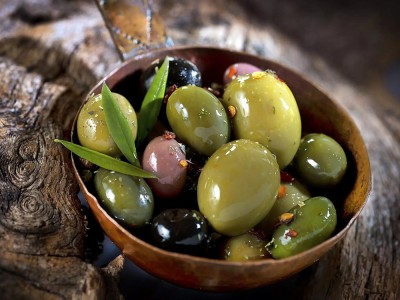 Ist es Vorteile, Olivenkern zu Schlucken? Hilft es beim Abnehmen? Gut für Reflux?