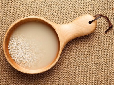 Was sind die Vorteile von Reiswasser für Haut und Haare? Ist Reiswasser Nachteile?