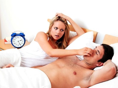 Was sind die Symptome und Ursachen der Schlafapnoe?