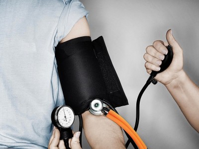 Was sind die Symptome Niedriger Blutdrucks? Was sind die Ursachen? Was ist gut, um den Blutdruck zu korrigieren?
