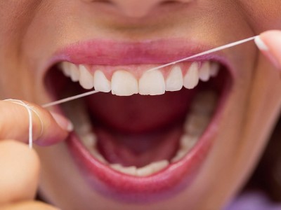 Was Ist Zahnseide? Wie Benutzt Man Es? Wozu Ist Das Gut?
