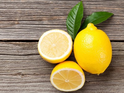 Was sind die Vorteile und Auswirkungen von Zitrone auf die Haut?