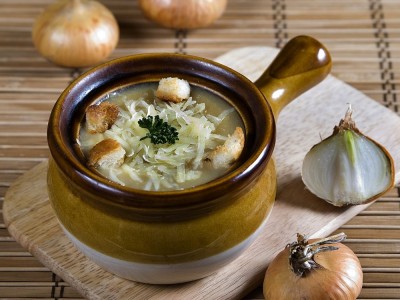 Was Sind Die Vorteile Von Zwiebelsuppe? Wie Wird Es Gemacht? Wie Ist Das Zwiebelsuppe Rezept?