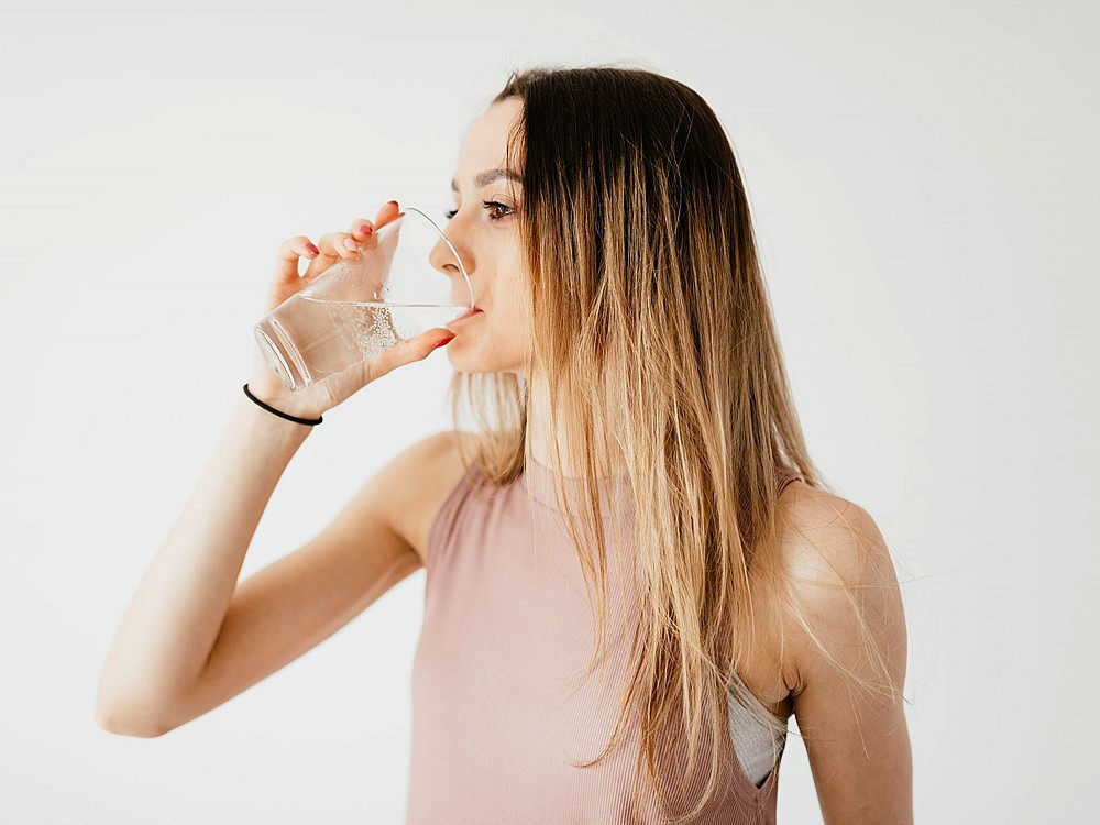 Was Ist Die Wasserdiät? Wie Wird Es Gemacht? Vorteile, Nachteile und Menschen, die es tun